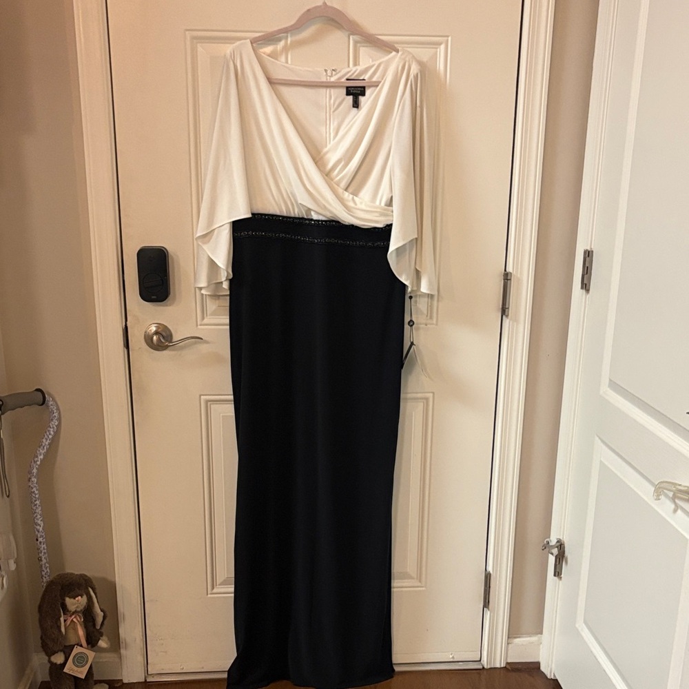 Adrianna Papell Black and Cream Long Sleeve Dress